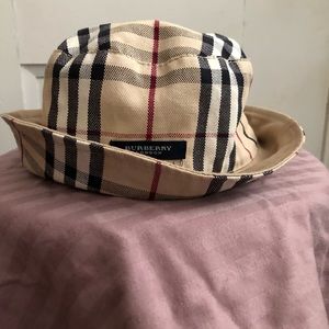 Burberry Bucket Hat - reversible -womens